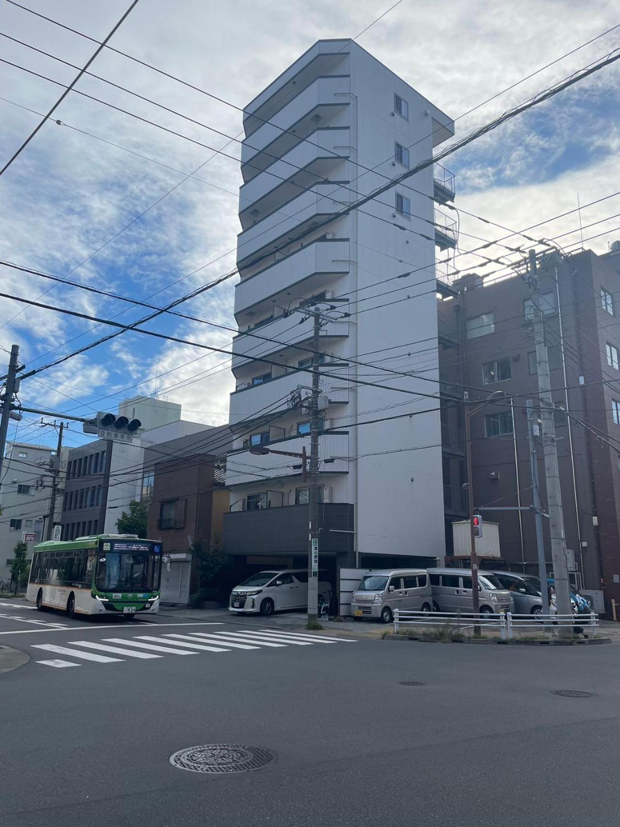 Calum Asakusa Imado Tokyoカルム浅草今戸ツインルーム新築民泊東京浅草隅田川今戸神社近くスカイツリー見えるコンビニコインランドリー近くある浅草駅まで徒歩圏内アクセス便利成田空港羽田空港銀座渋谷東京駅直通 Dış mekan fotoğraf